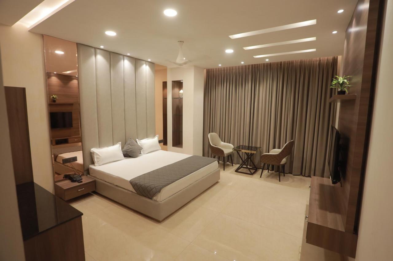 Ovel Hotel Ludhiana Buitenkant foto