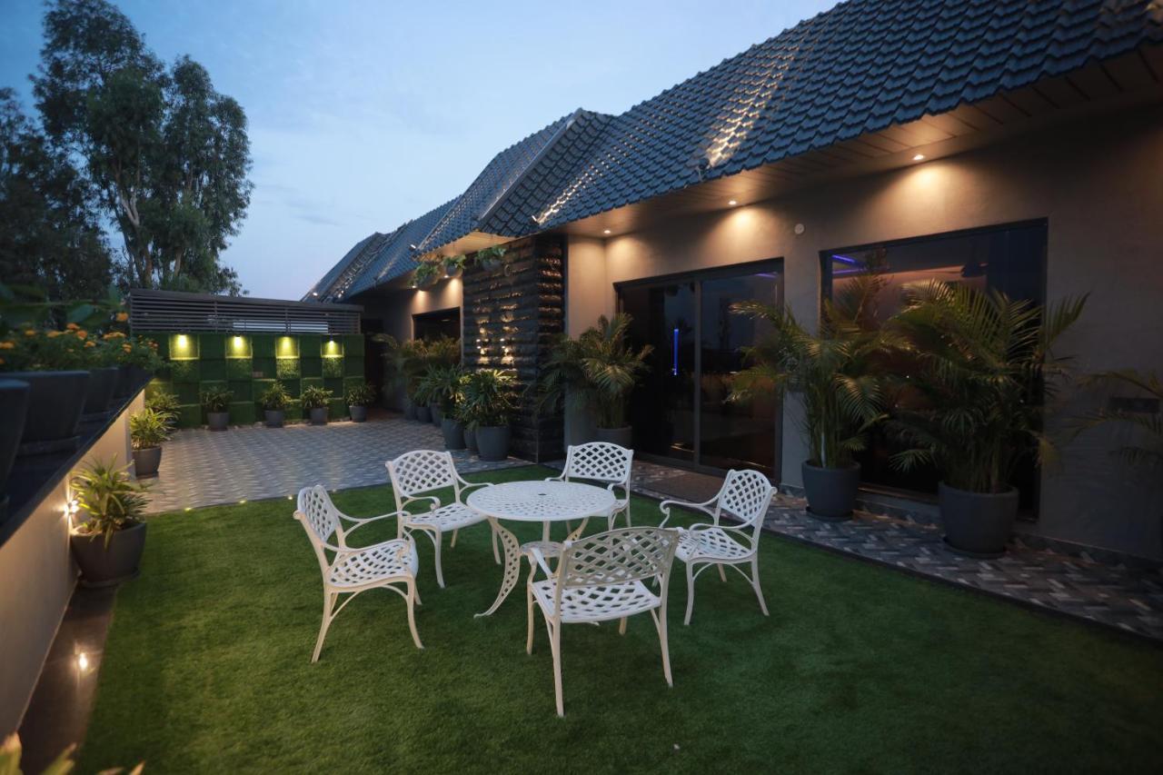 Ovel Hotel Ludhiana Buitenkant foto