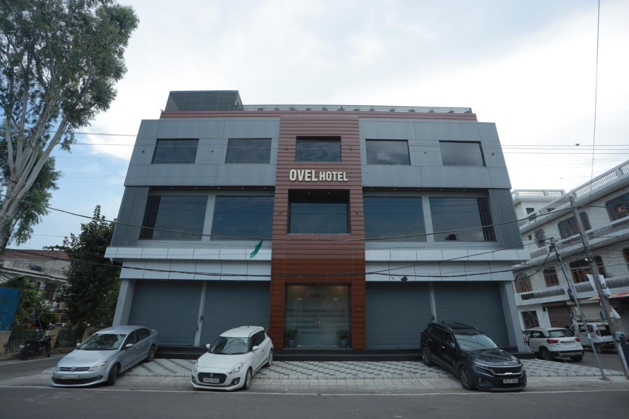 Ovel Hotel Ludhiana Buitenkant foto